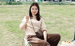 女人张开腿无遮无挡图